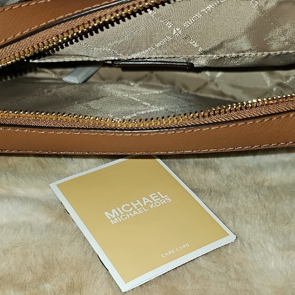 Michael Kors White and Brown MK Jetset Crossbody Bag - Picture 7 of 10